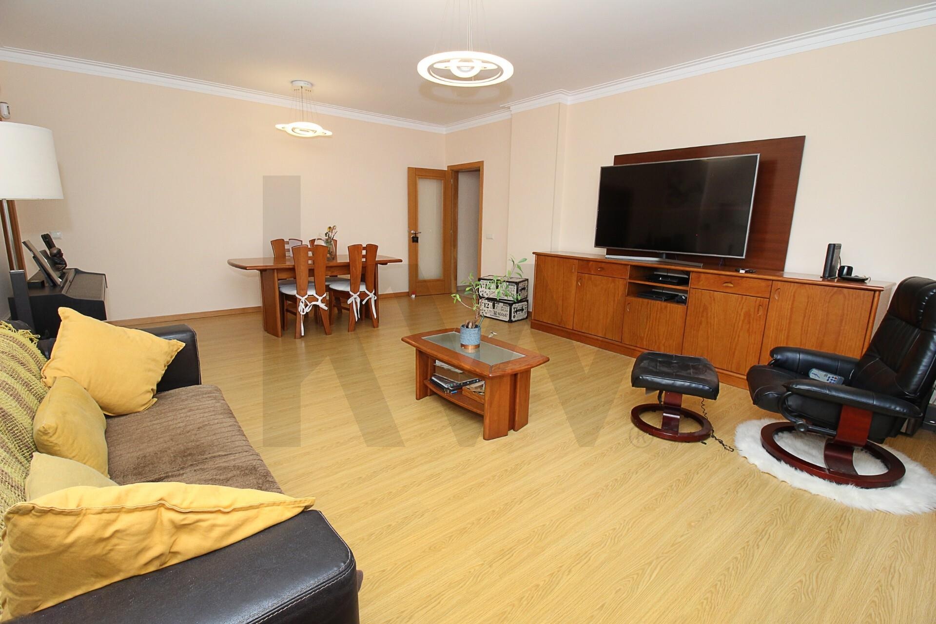 Apartamento T4 à Venda em Praia da Rocha - Portugal - 2
