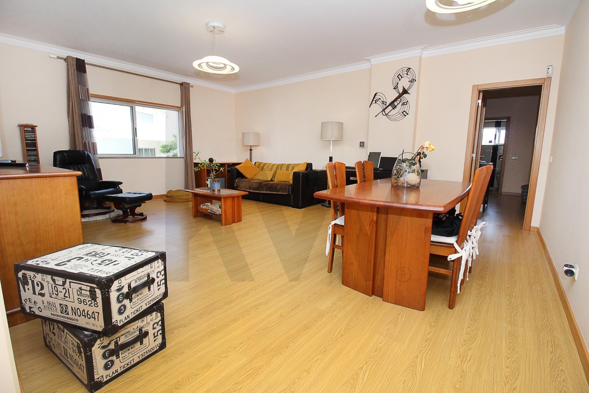 Apartamento T4 à Venda em Praia da Rocha - Portugal - 4