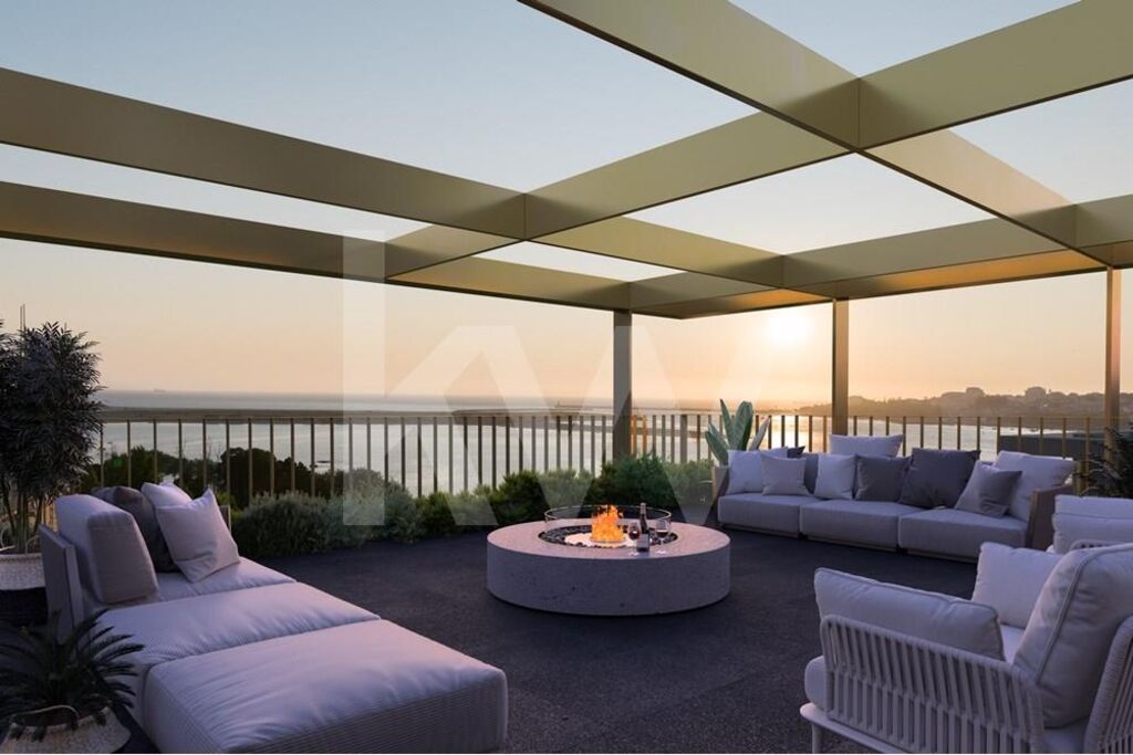 Apartamento T4 na Planta à Venda em Vila Nova de Gaia - Portugal - 1