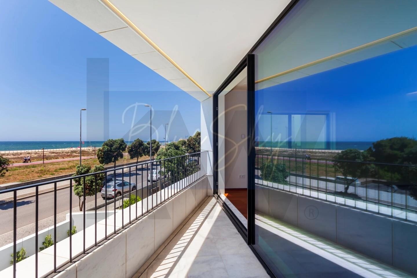 Apartamento T4 à Venda em Vila Nova De Gaia - Porto - Portugal - 3