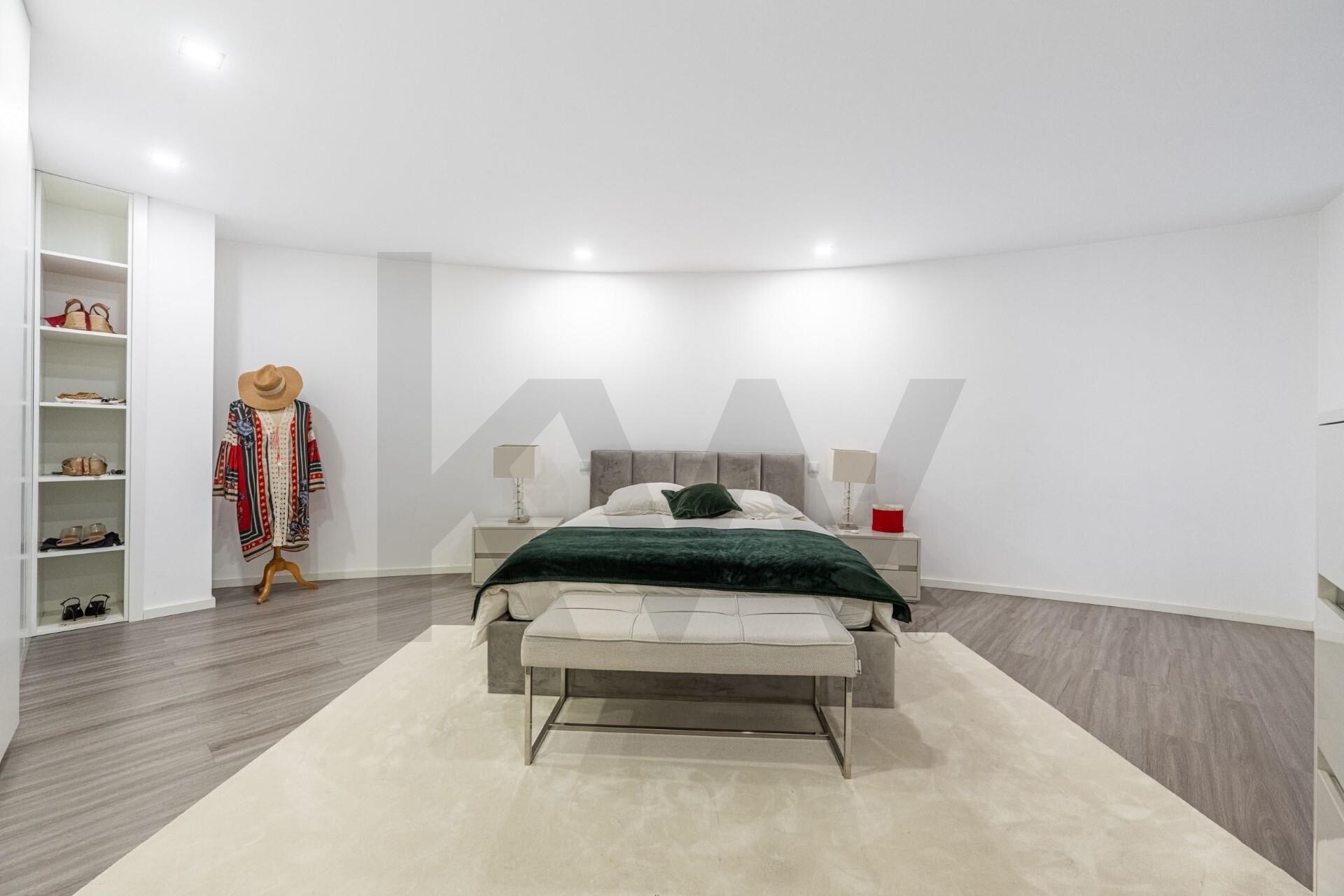 Apartamento T5+ à Venda em Porto - Portugal - 5
