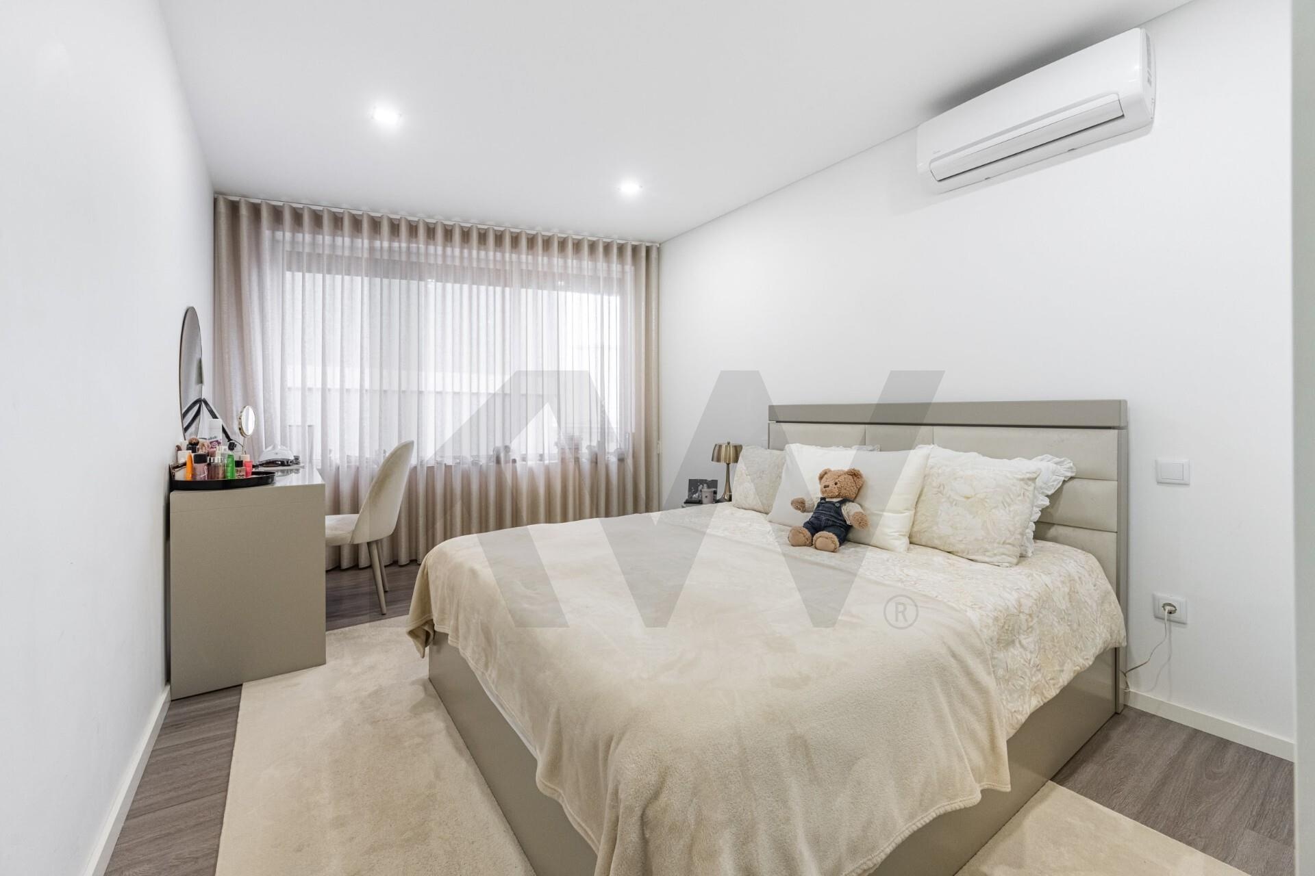 Apartamento T5+ à Venda em Porto - Portugal - 8