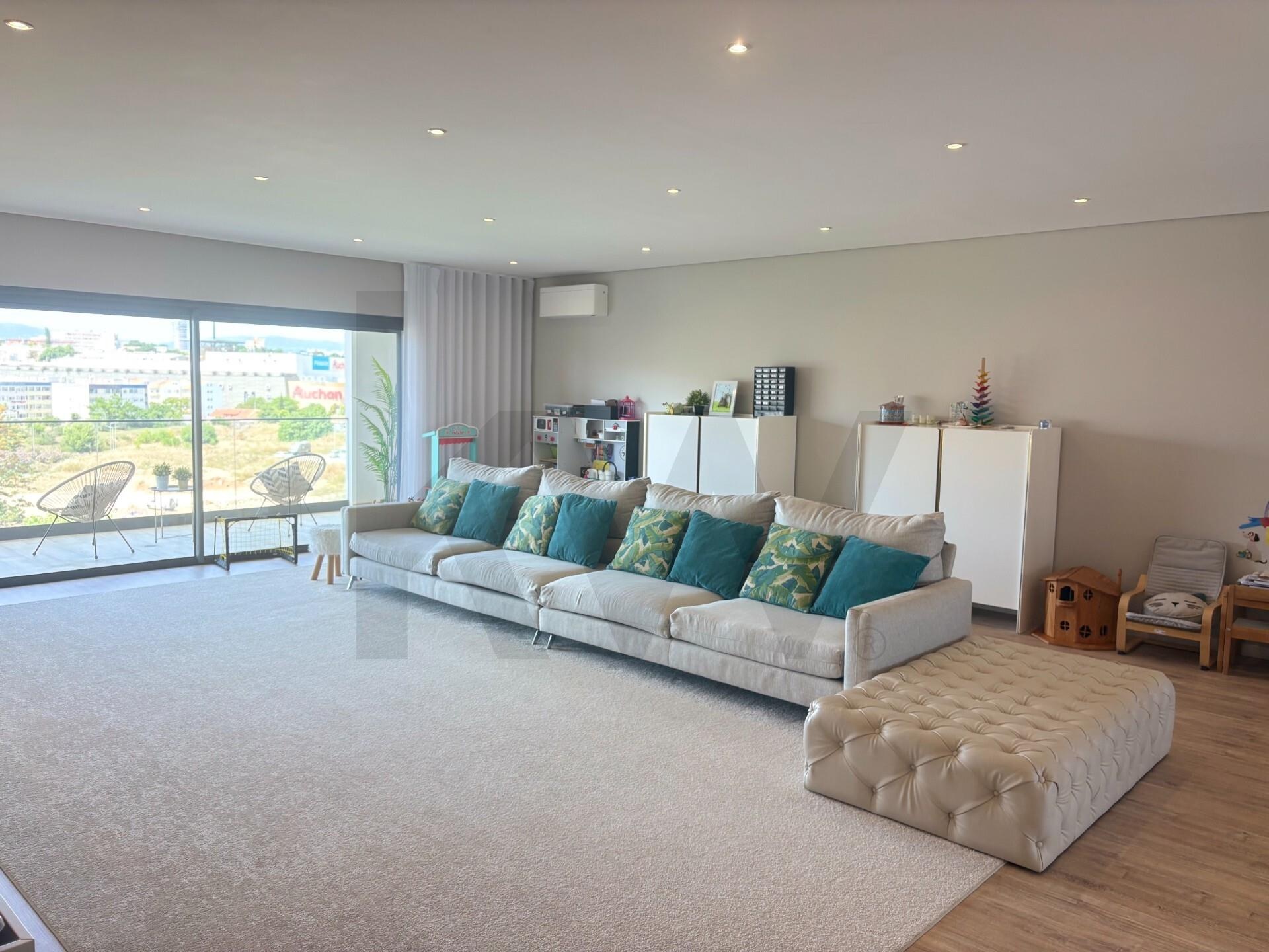 Apartamento T5+ à Venda em Praia da Rocha - Portugal - 1