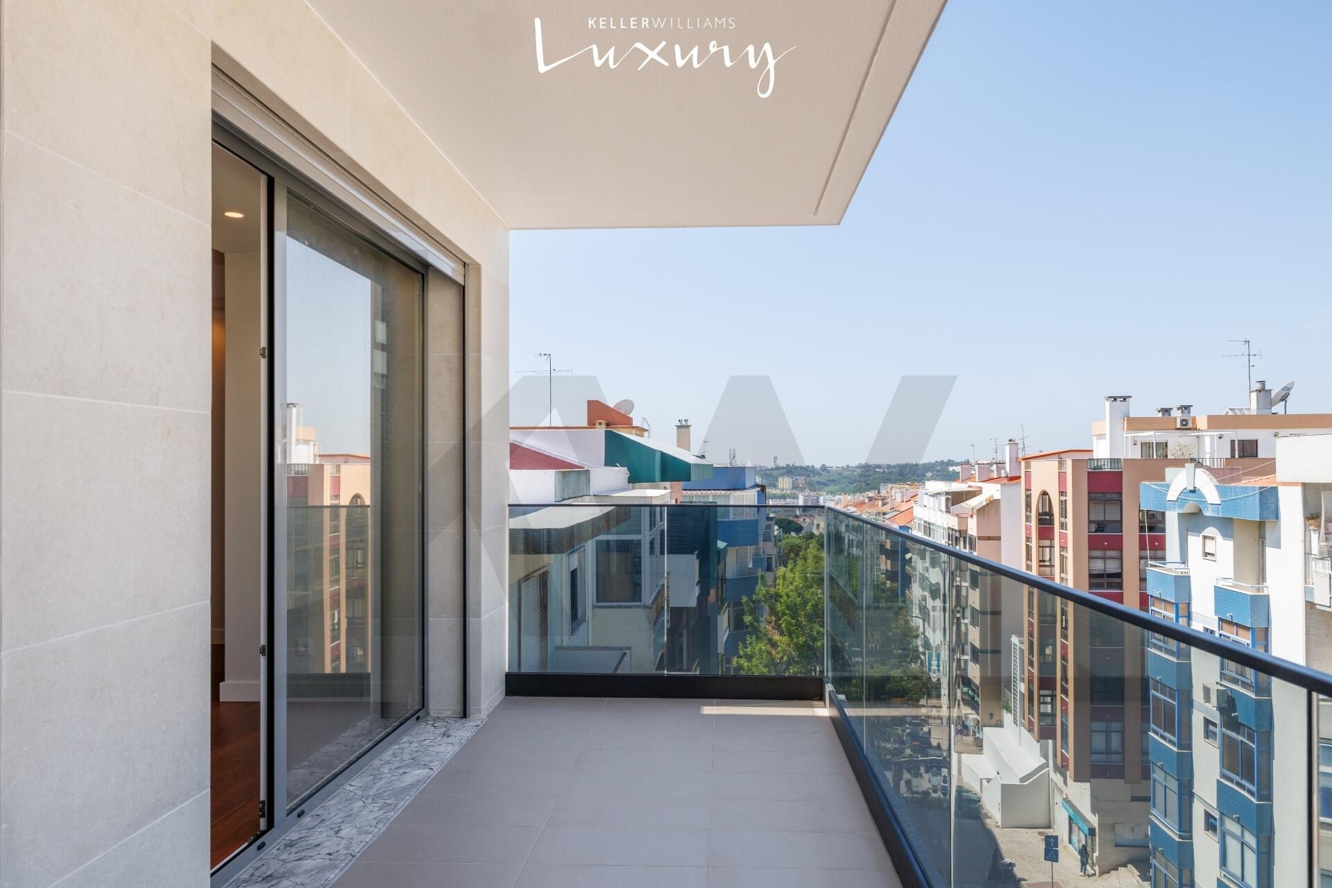 Apartamento T5+ à Venda em Almada - Setúbal - Portugal - 1