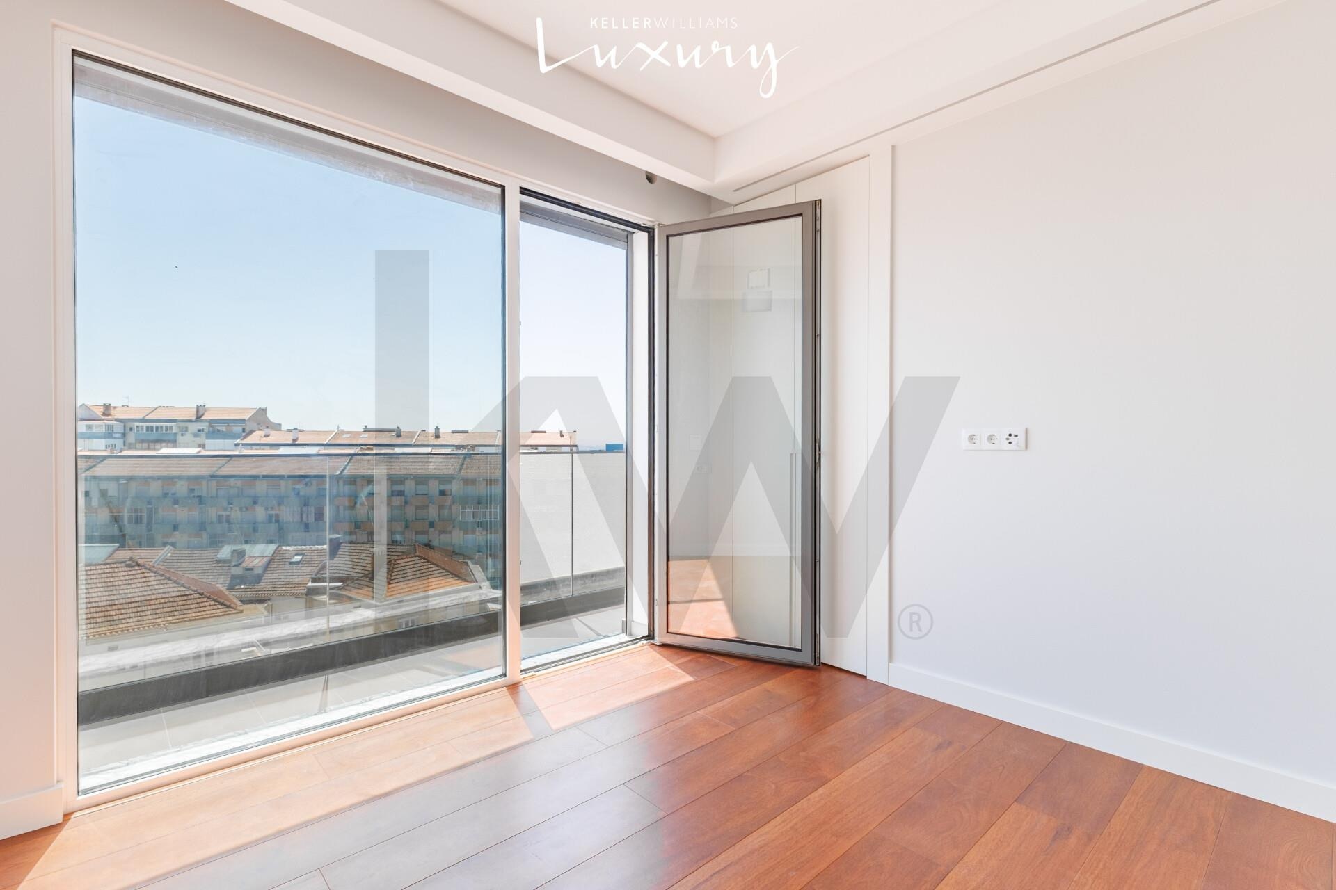 Apartamento T5+ à Venda em Almada - Setúbal - Portugal - 6