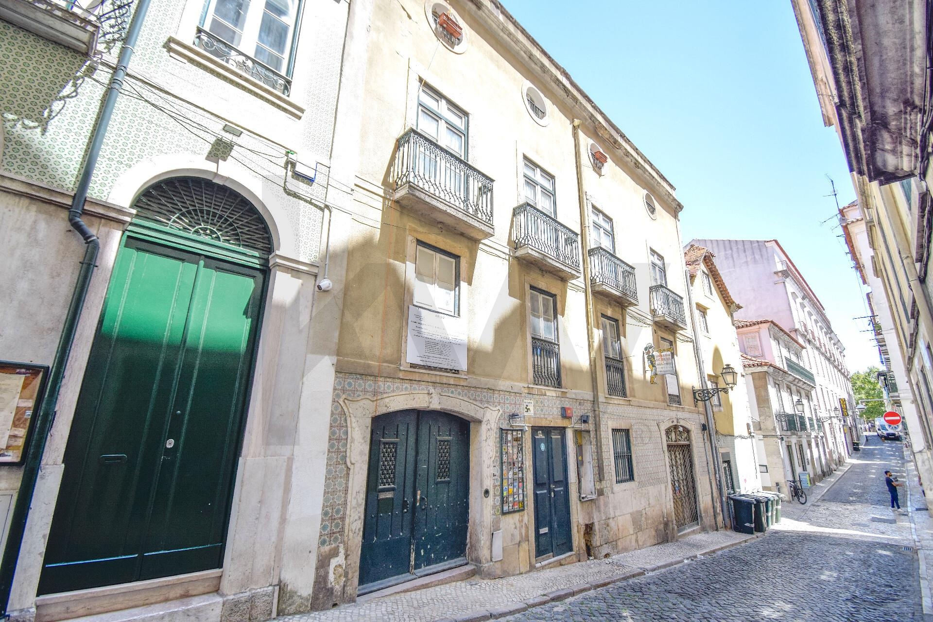 5 Bedroom Home for Sale in Lisbon - Portugal - 1
