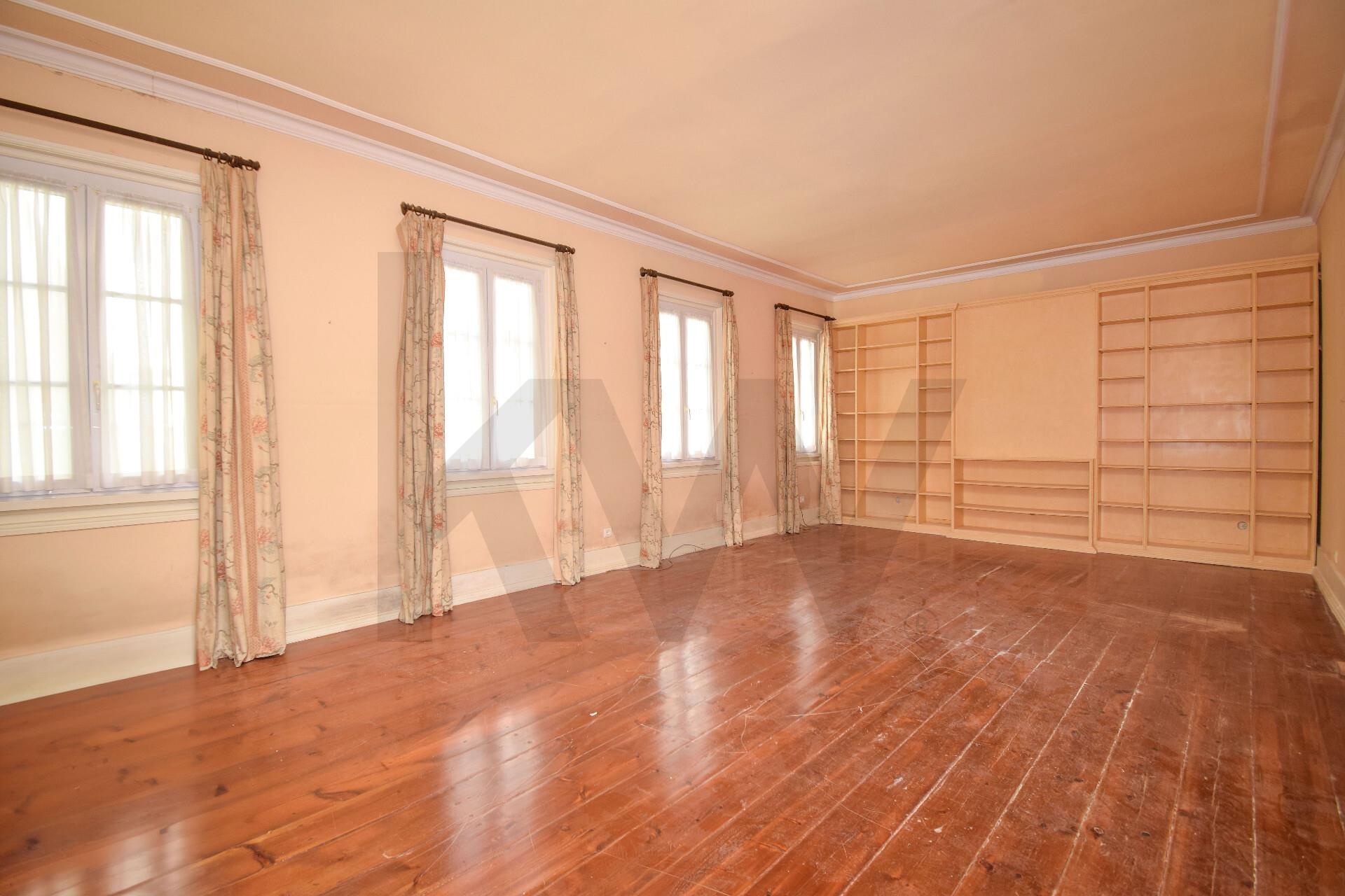 5 Bedroom Home for Sale in Lisbon - Portugal - 3