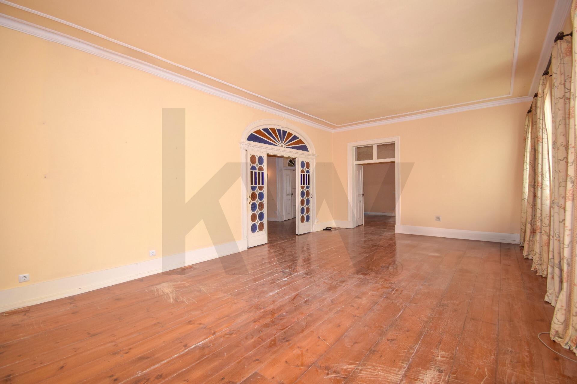5 Bedroom Home for Sale in Lisbon - Portugal - 4
