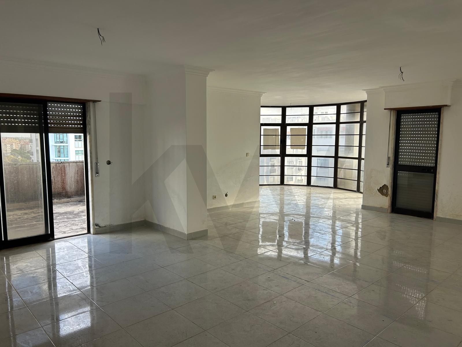 Apartamento T5+ à Venda em Mem Martins - Lisboa - Portugal - 3