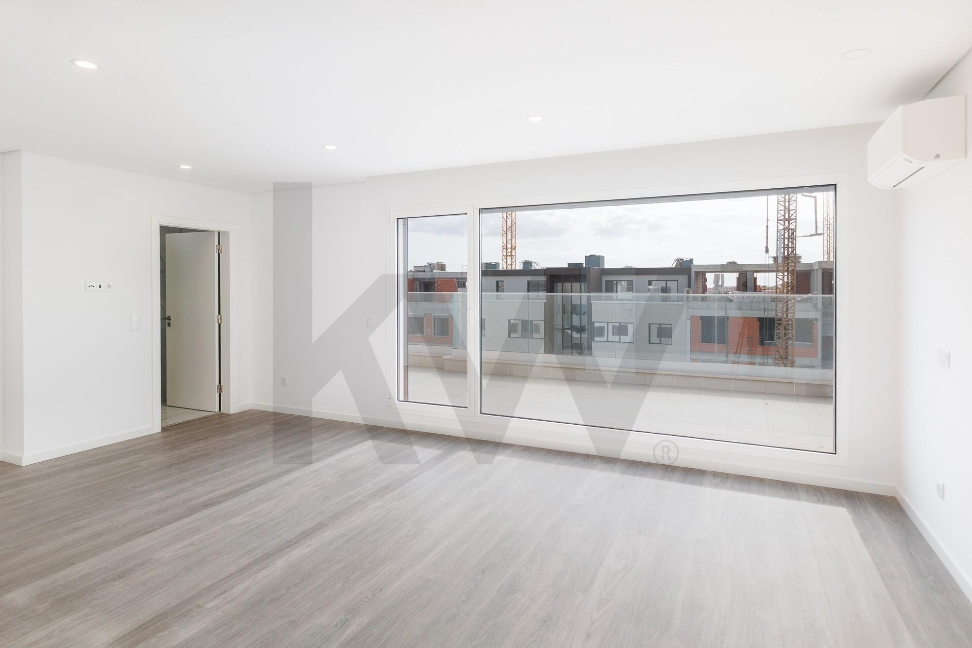 Apartamento T5+ à Venda em Montijo - Setúbal - Portugal - 2