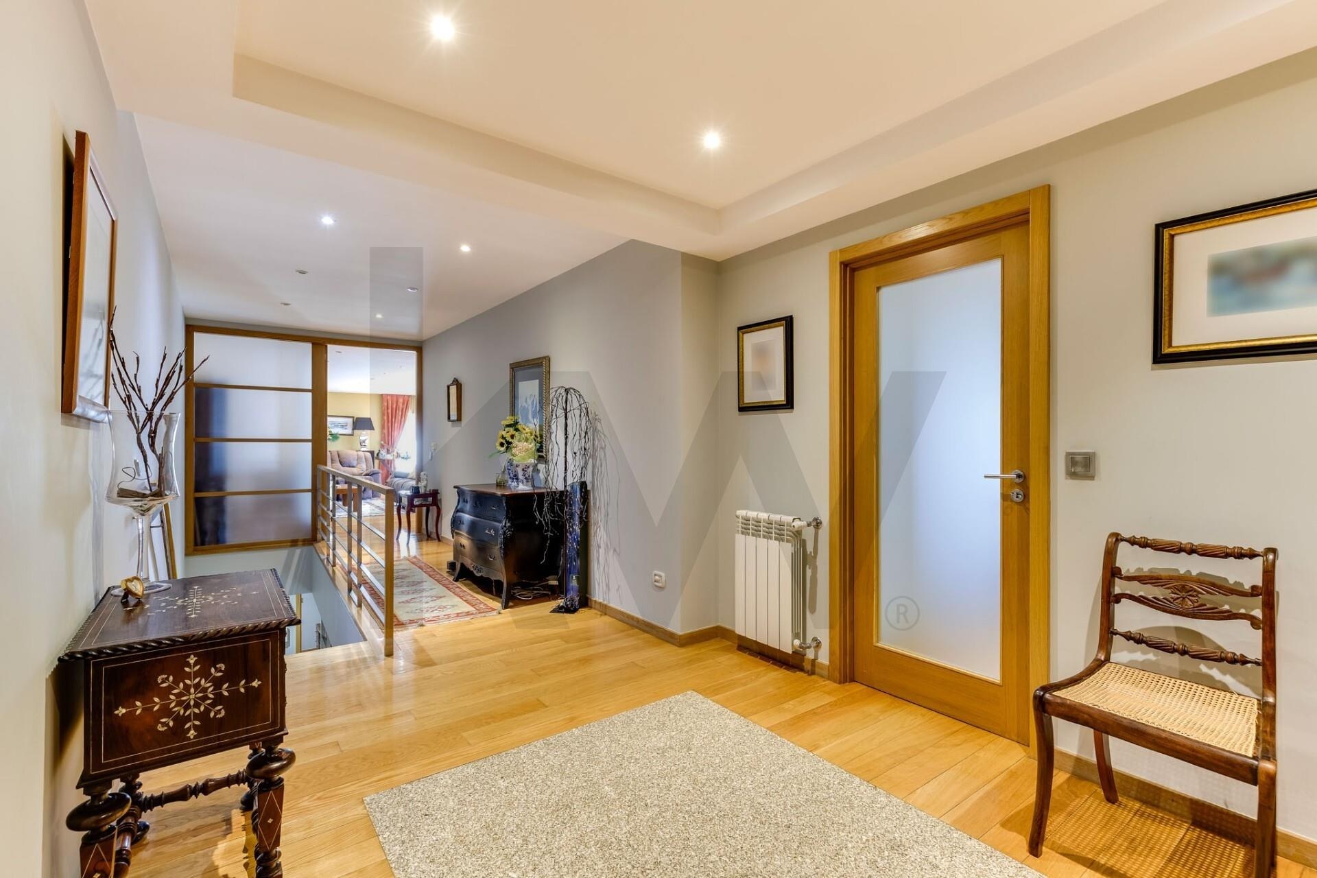 Apartamento T5+ à Venda em Vila Nova de Gaia - 1