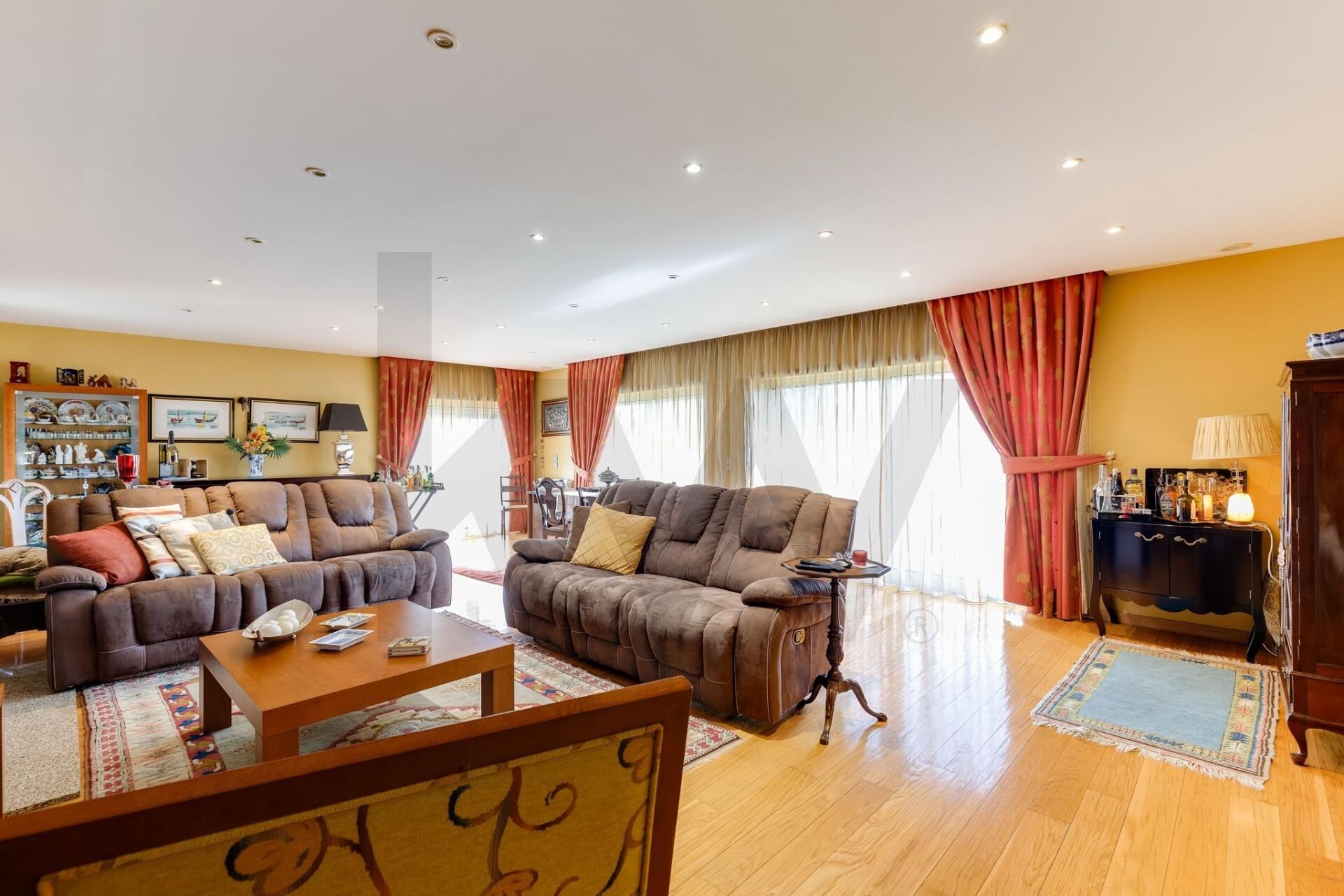 Apartamento T5+ à Venda em Vila Nova de Gaia - 2