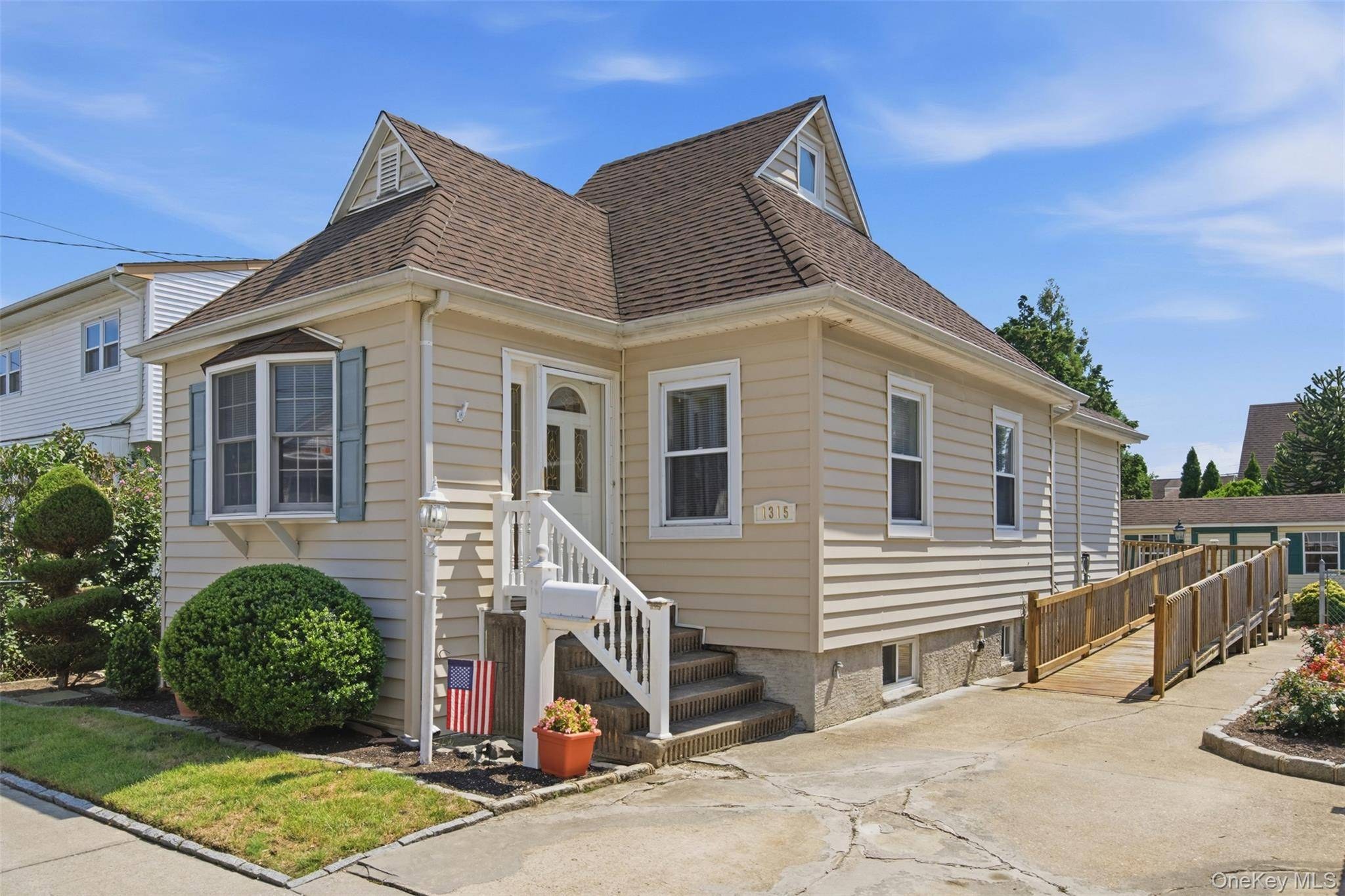 Casa à Venda em Elmont - Nova Iorque - EUA - 1