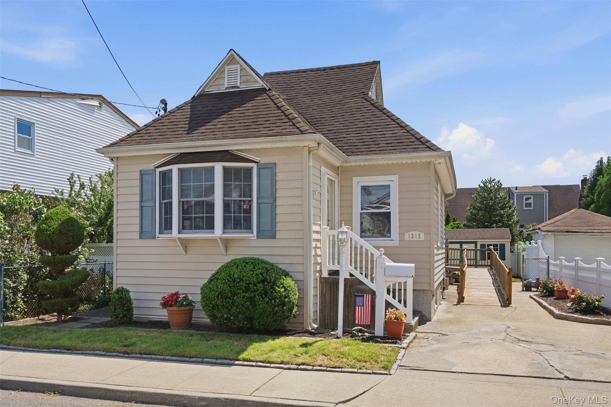 Casa à Venda em Elmont - Nova Iorque - EUA - 2