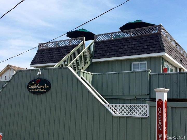Casa com 0 Quartos à Venda em Cherry Grove - Nova Iorque - EUA - 1