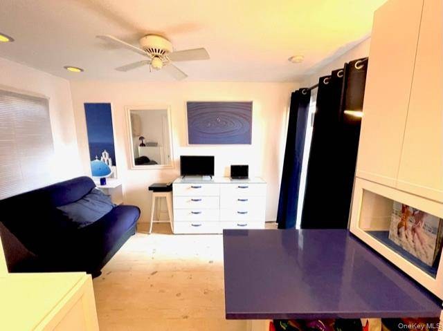 Casa com 0 Quartos à Venda em Cherry Grove - Nova Iorque - EUA - 4