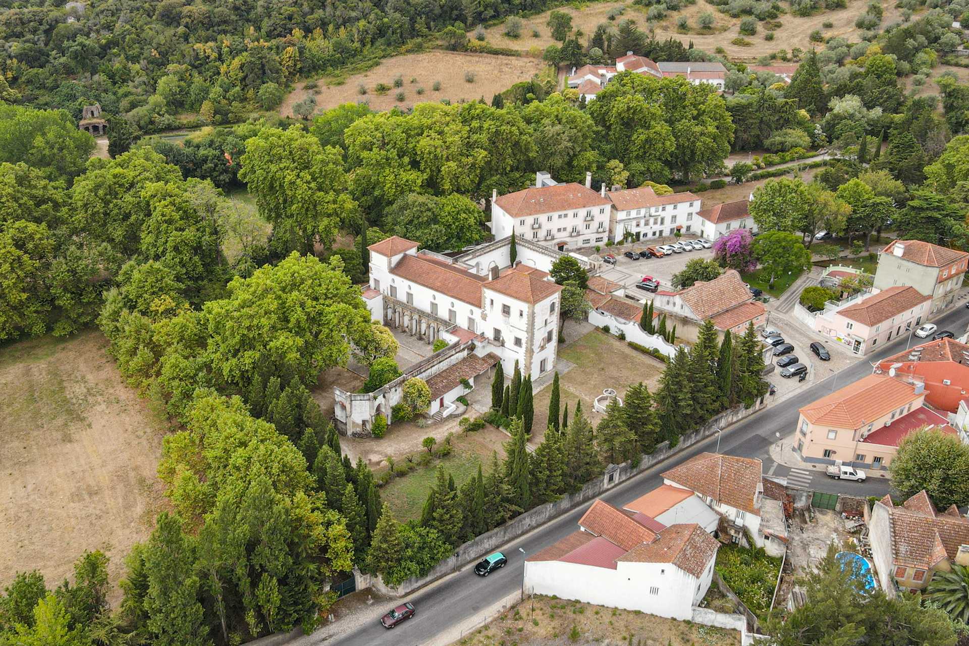 10 Bedroom Home for Sale in Belas, Lisbon, Portugal - 1