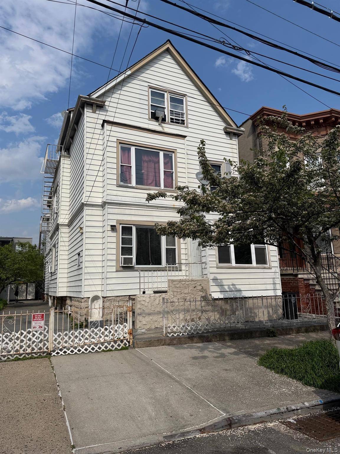 Casa com 11 Quartos à Venda em Bronx - Nova Iorque - EUA - 1