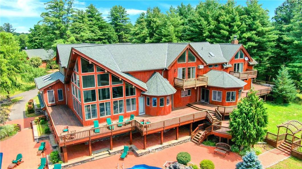12 Bedroom Home for Sale in Monticello - NY - USA - 2