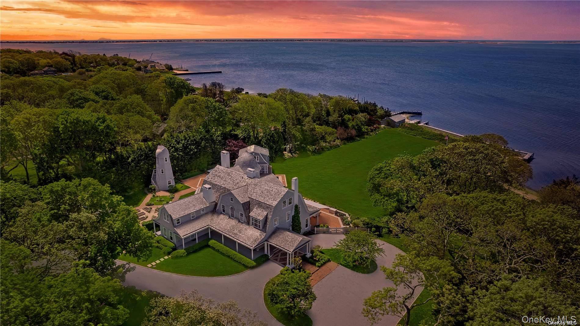 Casa com 13 Quartos à Venda em Remsenburg - NY - EUA - 1