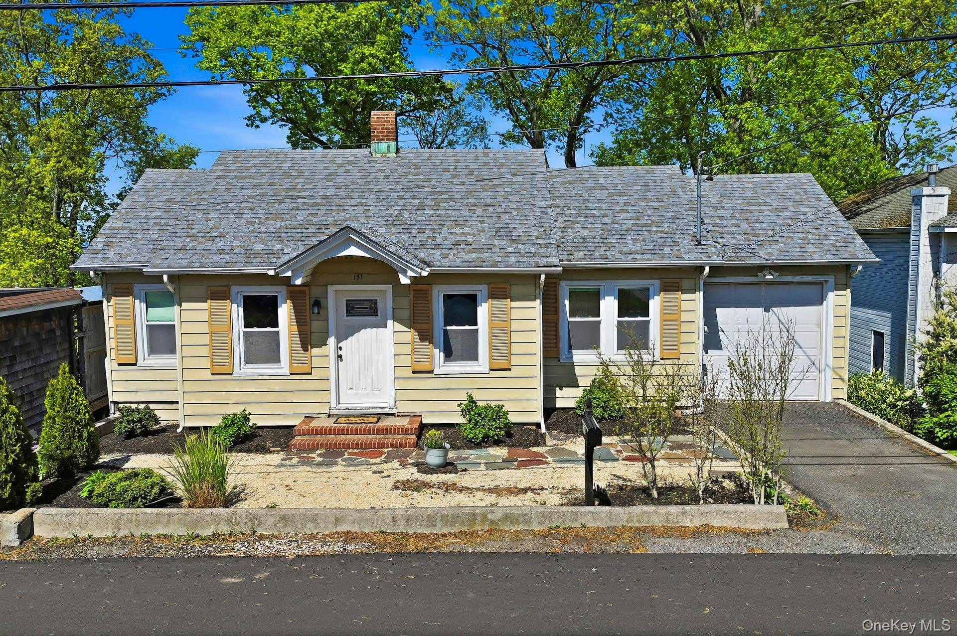 Casa de 2 Dormitorios Frente al Mar en Venta en Centerport - Nueva York - EE. UU. - 2