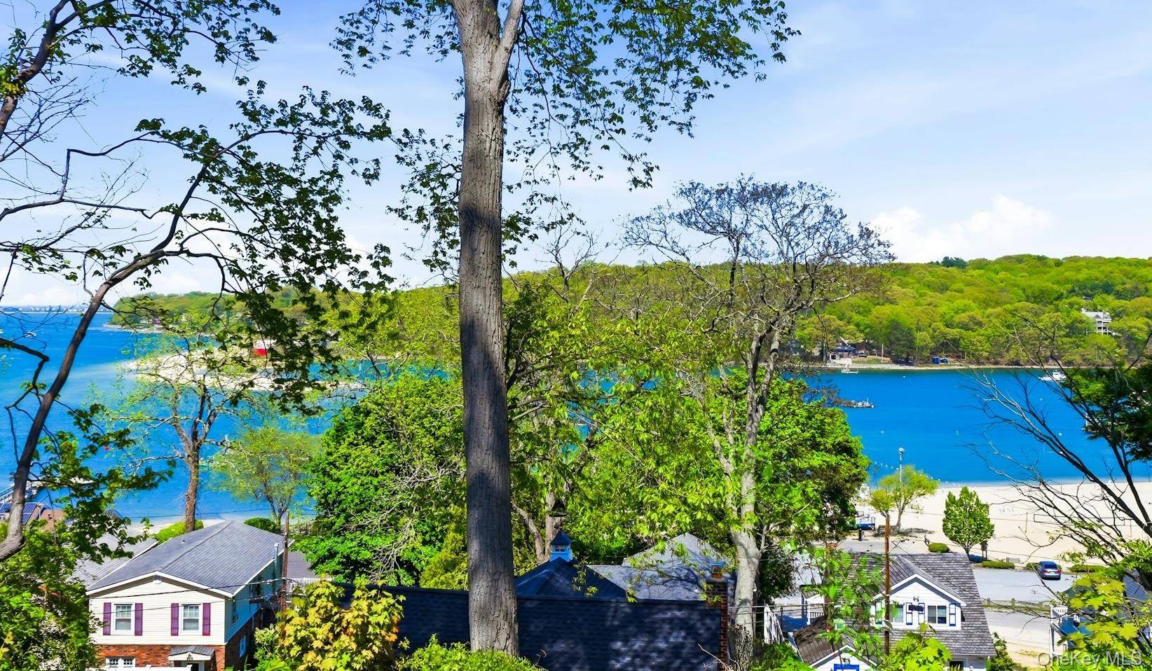 Casa de 2 Dormitorios Frente al Mar en Venta en Centerport - Nueva York - EE. UU. - 3