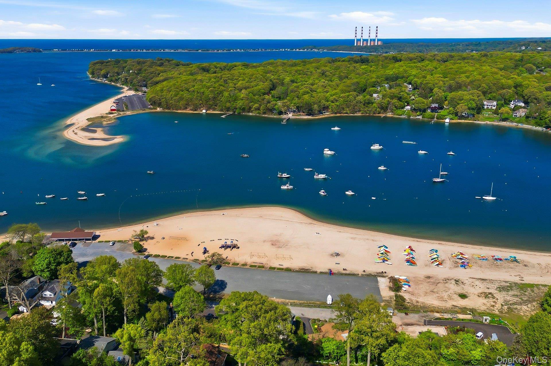 Casa de 2 Dormitorios Frente al Mar en Venta en Centerport - Nueva York - EE. UU. - 7