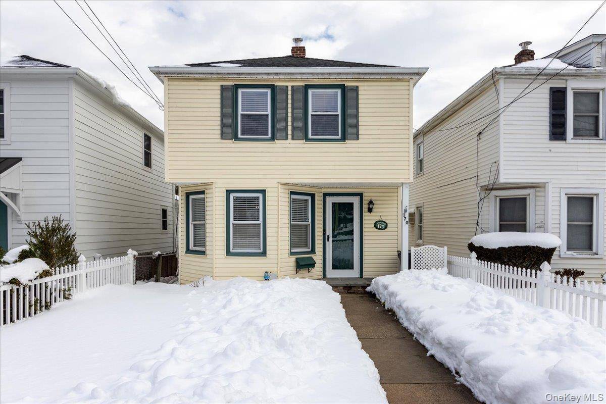2 Bedroom Waterfront Home for Sale in Locust Valley - New York - USA - 2