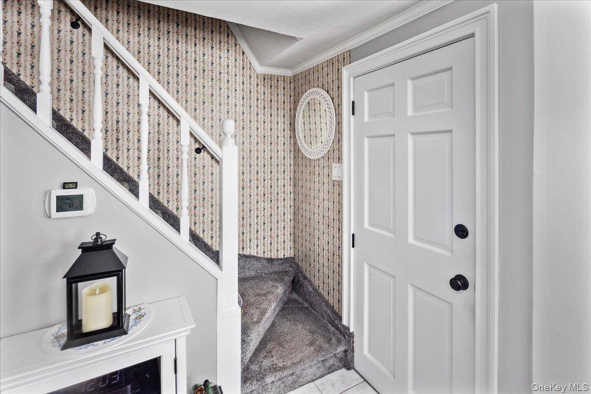 2 Bedroom Waterfront Home for Sale in Locust Valley - New York - USA - 6