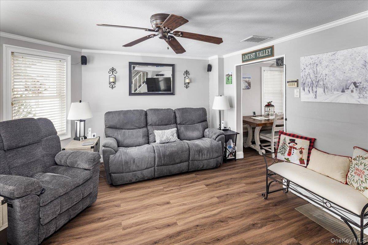 2 Bedroom Waterfront Home for Sale in Locust Valley - New York - USA - 8