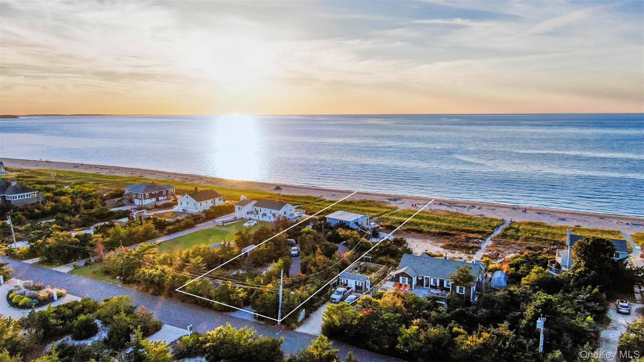 Casa com 2 Quartos à Beira-Mar à Venda em Southold - Nova Iorque - EUA - 1