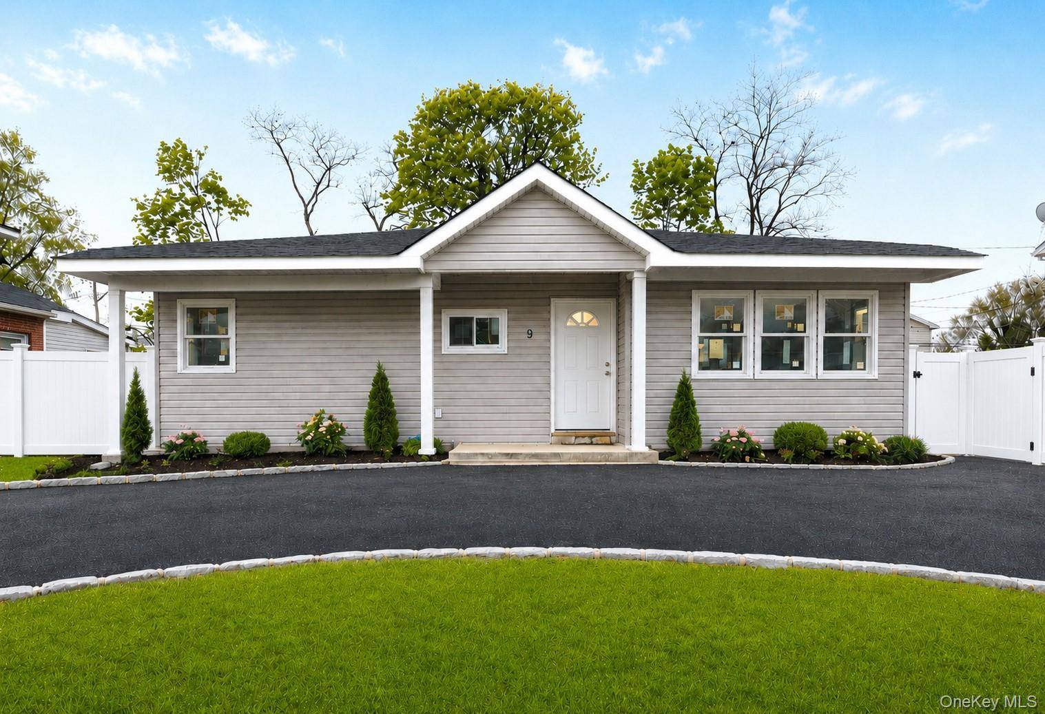 Casa com 2 Quartos à Venda em Amityville - Nova Iorque - EUA - 1