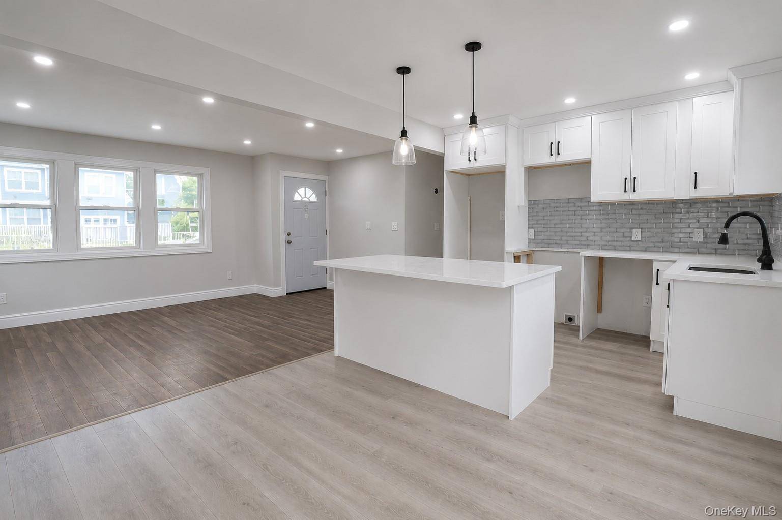 Casa com 2 Quartos à Venda em Amityville - Nova Iorque - EUA - 7