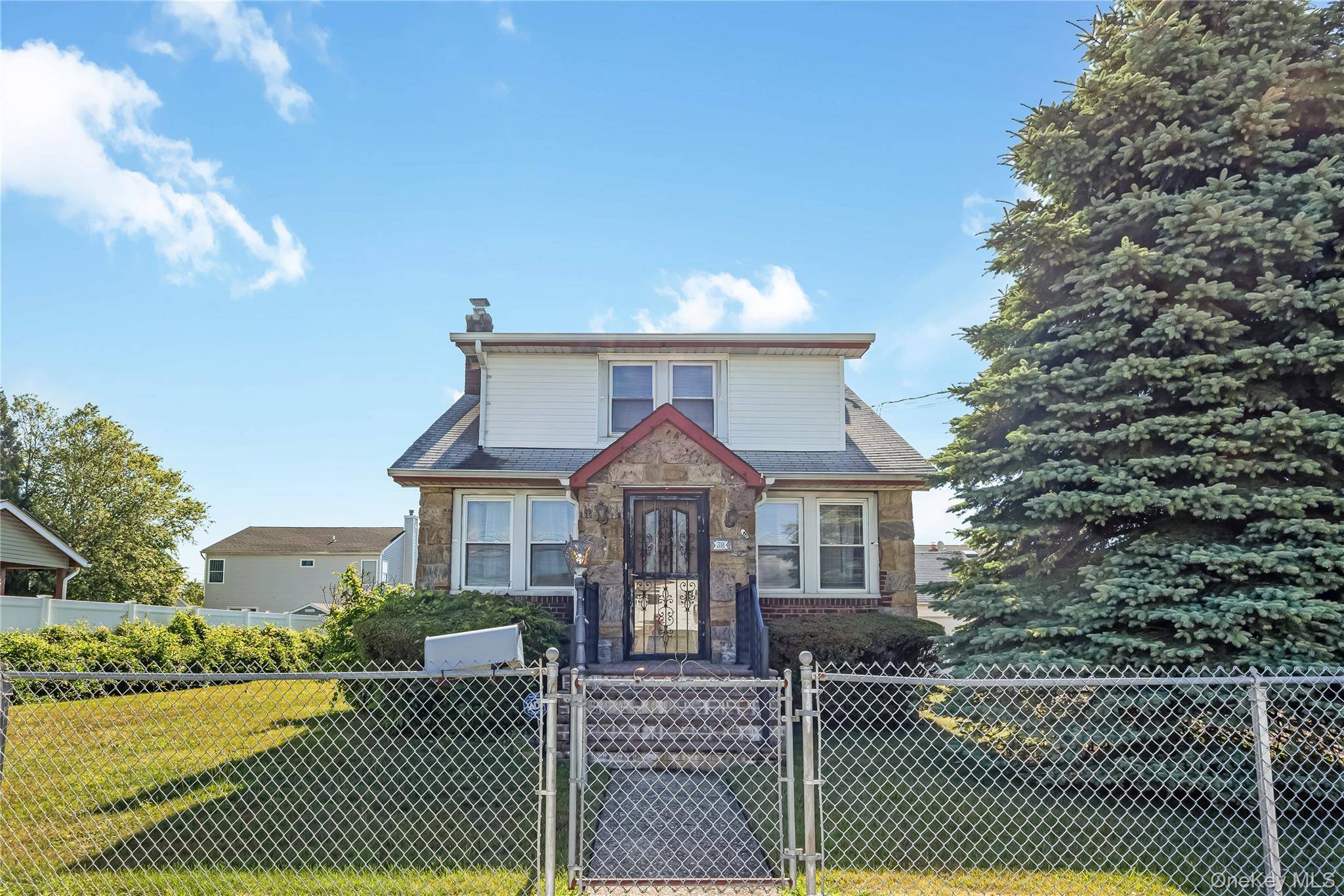 Casa com 2 Quartos à Venda em Amityville - Nova Iorque - EUA - 1