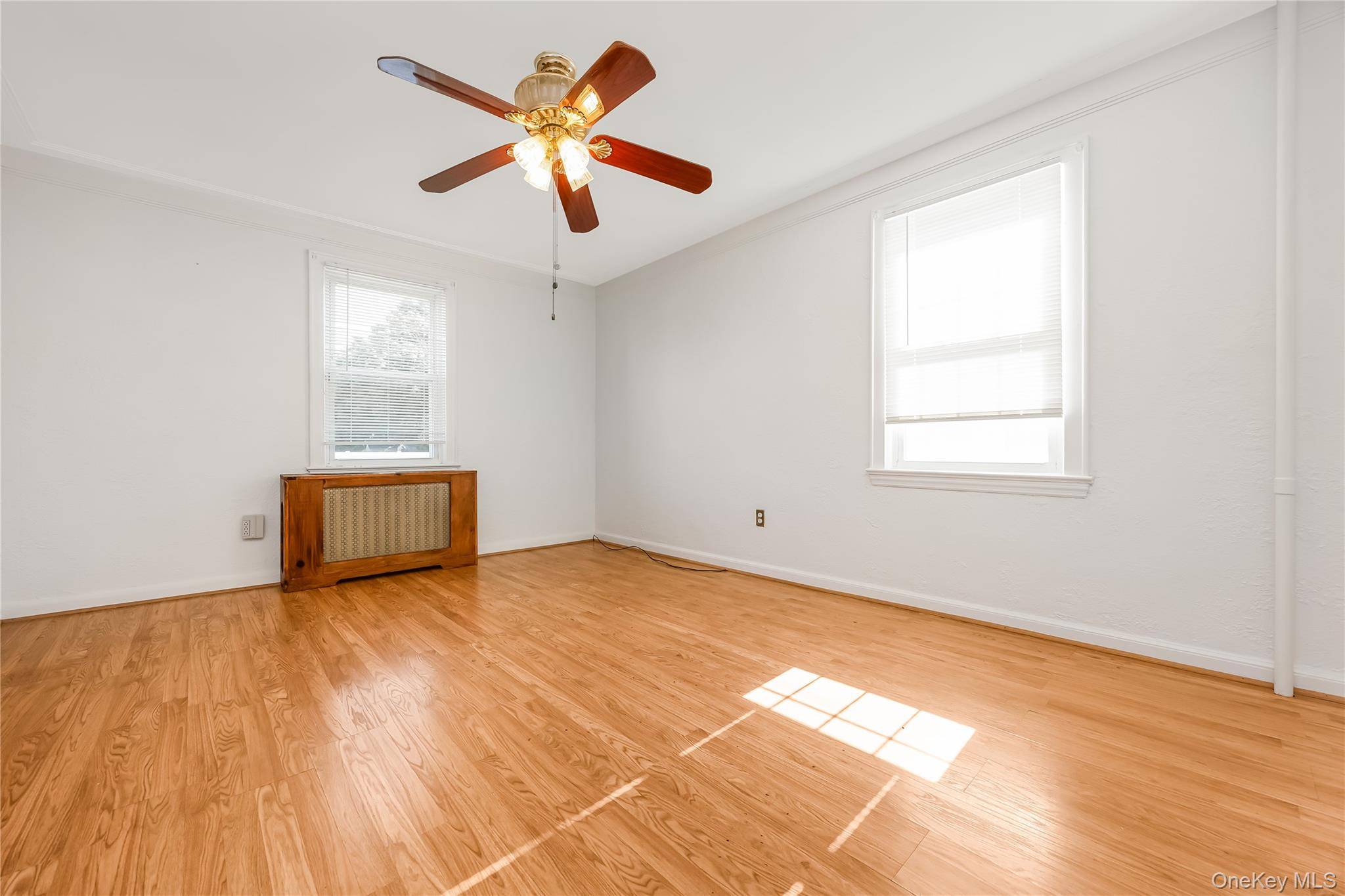 Casa com 2 Quartos à Venda em Amityville - Nova Iorque - EUA - 5