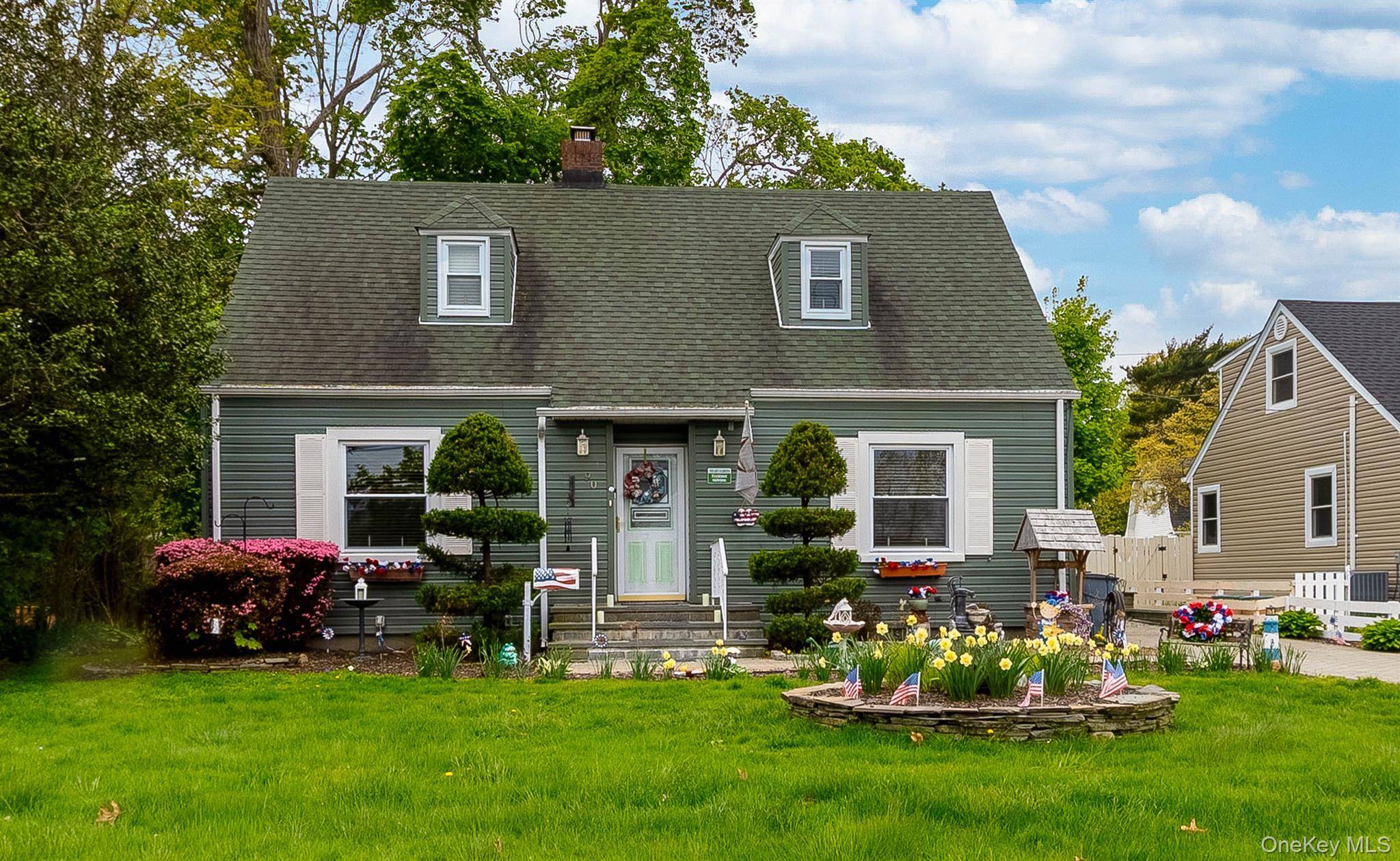 2 Bedroom Home for Sale in Bay Shore - New York - USA - 1