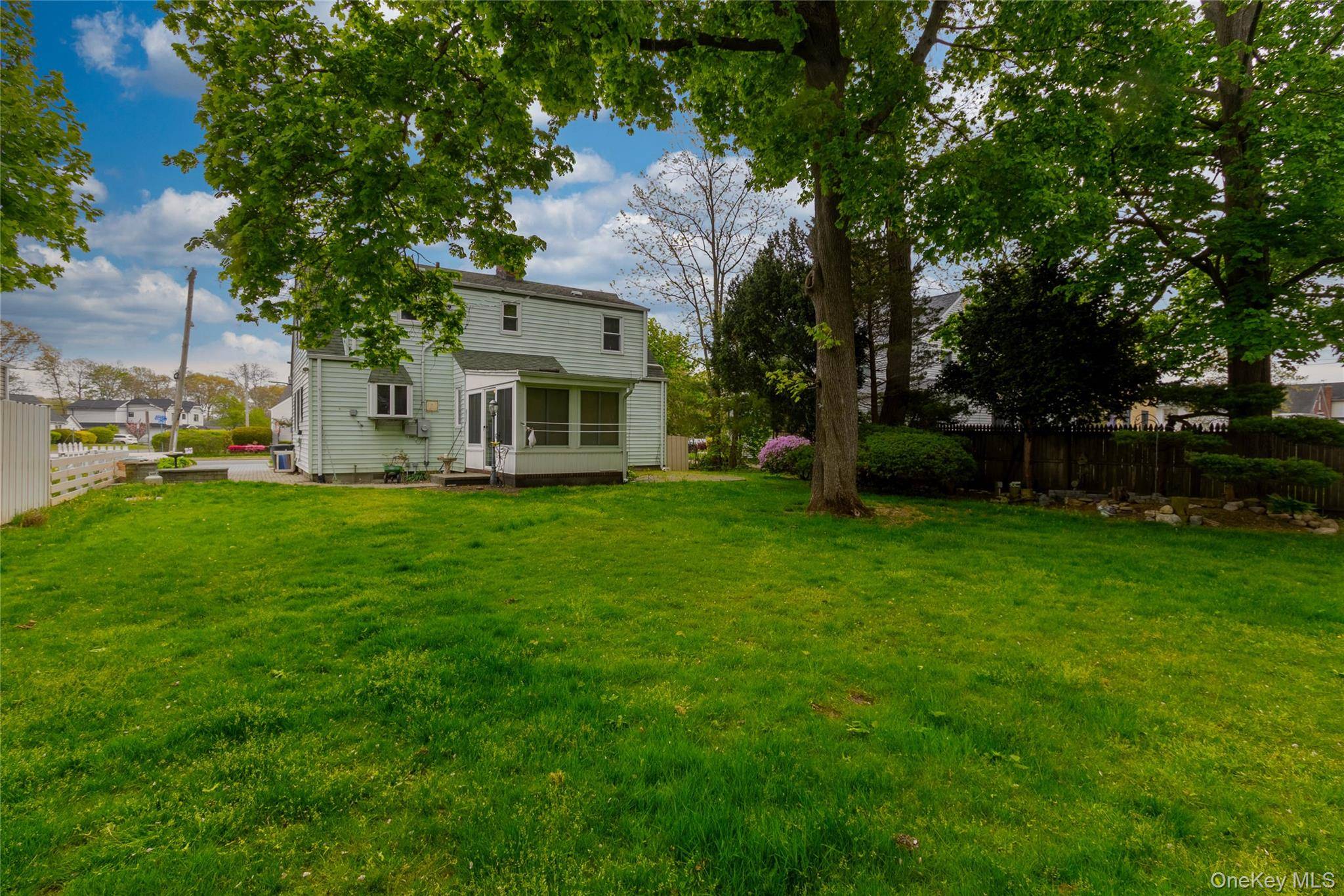 2 Bedroom Home for Sale in Bay Shore - New York - USA - 7