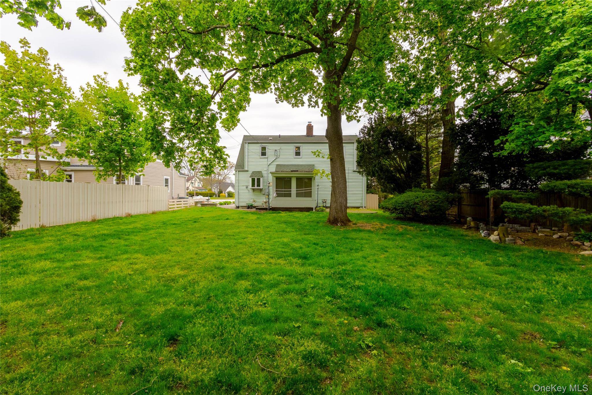 2 Bedroom Home for Sale in Bay Shore - New York - USA - 8