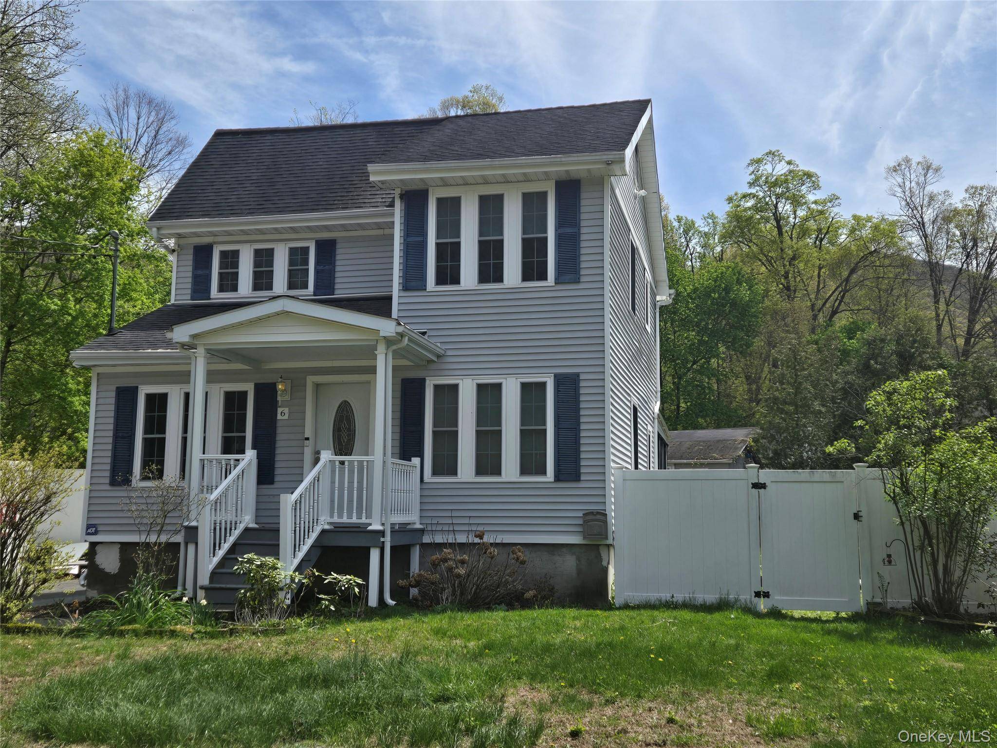 Casa de 2 Dormitorios en Venta en Beacon - Nueva York - EE. UU. - 1