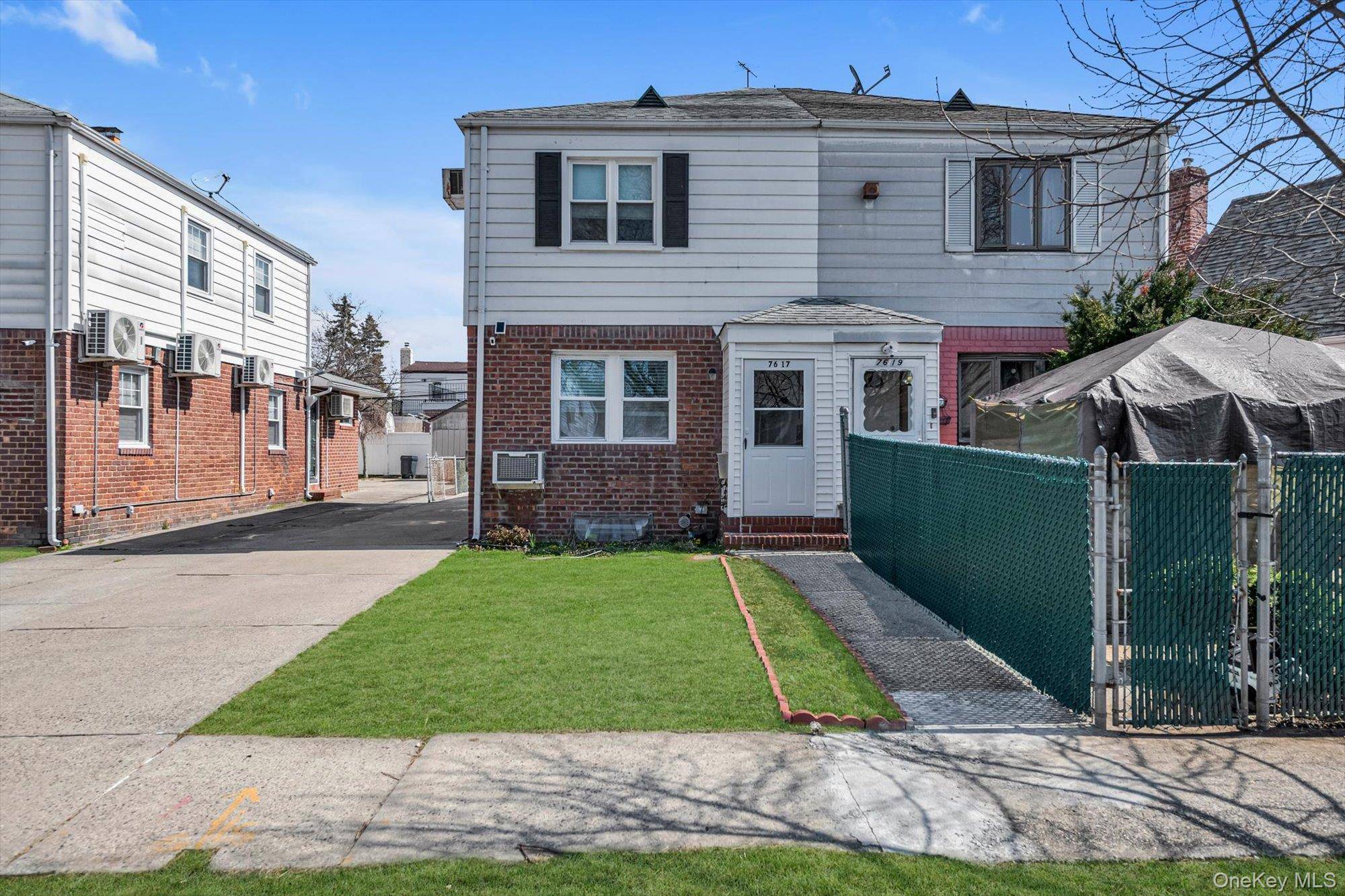 Casa com 2 Quartos à Venda em Bellerose - Nova Iorque - EUA - 1