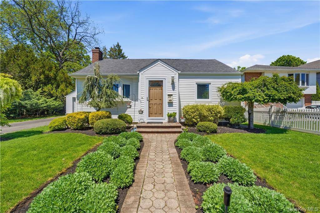 2 Bedroom Home for Sale in Bethpage - New York - USA - 2