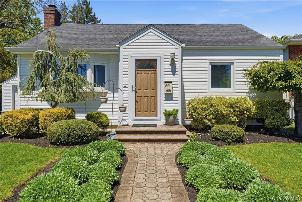 2 Bedroom Home for Sale in Bethpage - New York - USA - 3