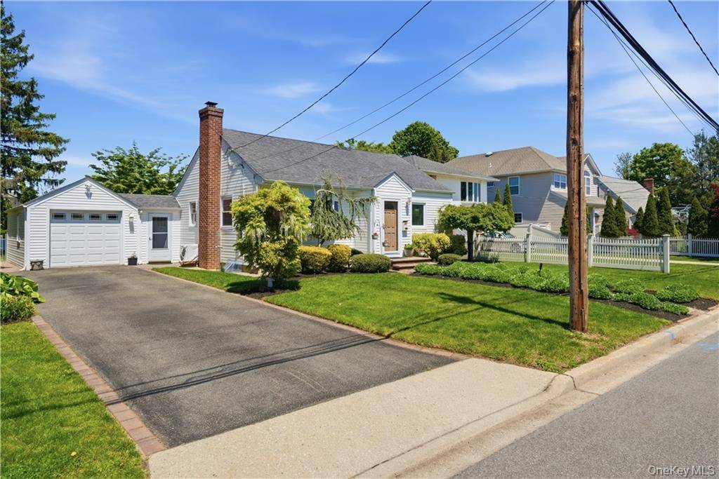 2 Bedroom Home for Sale in Bethpage - New York - USA - 5