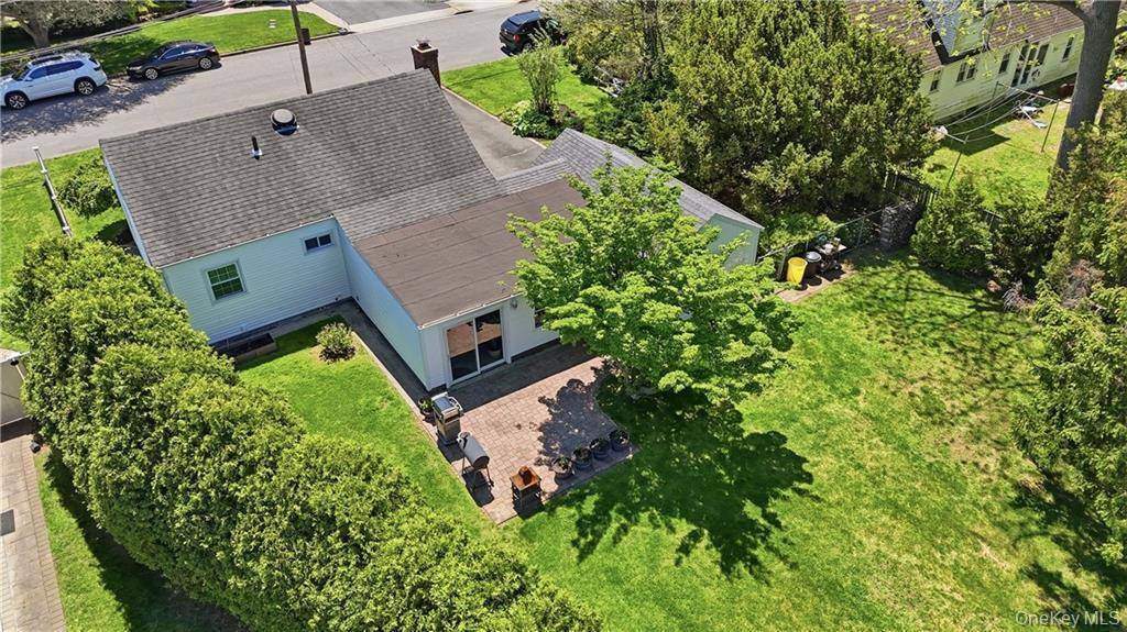 2 Bedroom Home for Sale in Bethpage - New York - USA - 7