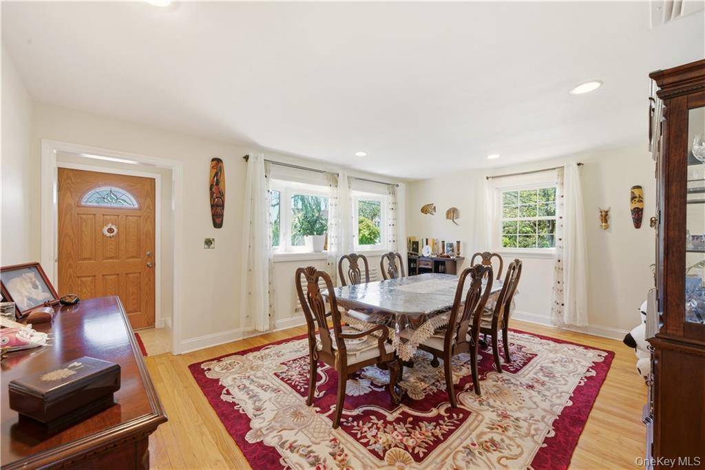 2 Bedroom Home for Sale in Bethpage - New York - USA - 8