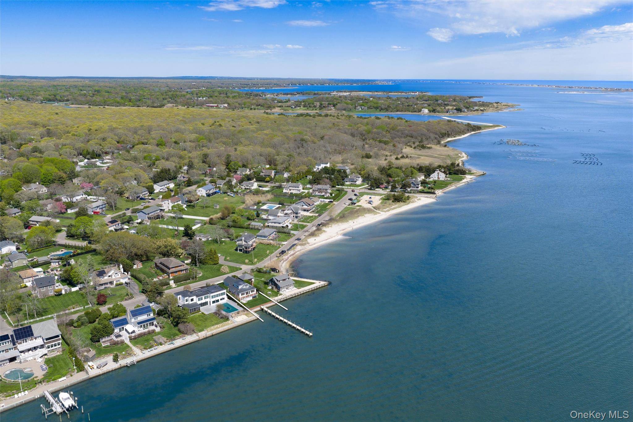 Casa com 2 Quartos à Venda em Center Moriches - Nova Iorque - EUA - 1