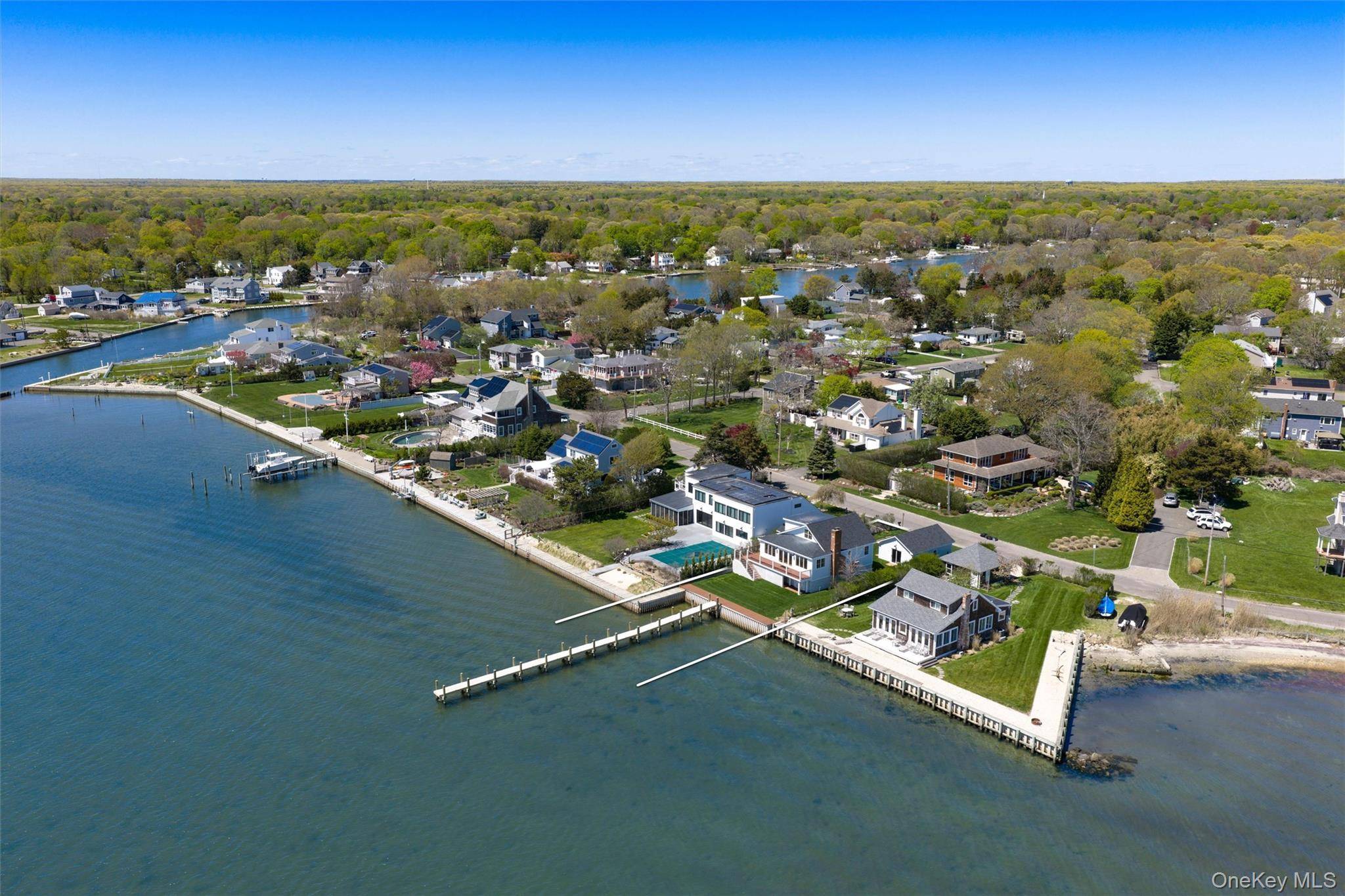 Casa com 2 Quartos à Venda em Center Moriches - Nova Iorque - EUA - 2
