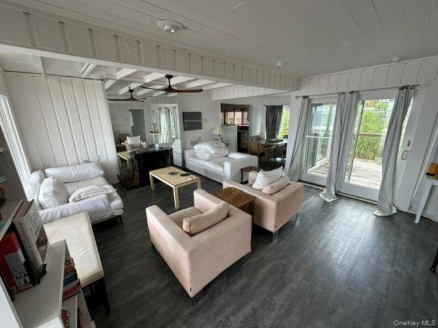 Casa com 2 Quartos à Venda em Cherry Grove - Nova Iorque - EUA - 4