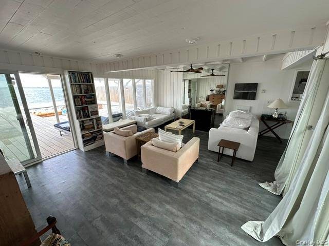 Casa com 2 Quartos à Venda em Cherry Grove - Nova Iorque - EUA - 5