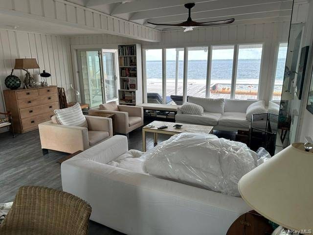 Casa com 2 Quartos à Venda em Cherry Grove - Nova Iorque - EUA - 7